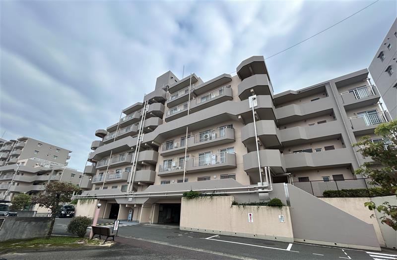 4LDK apartment in Konan Ward, Yokohama, Kanagawa - Photo 1