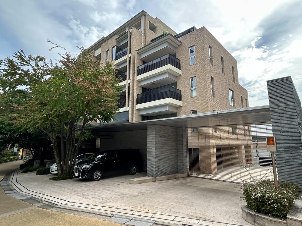 2LDK apartment in Shibuya Ward, Tokyo - Photo 1