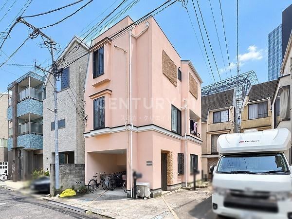 3LDK house in Shinjuku Ward, Tokyo - Photo 1