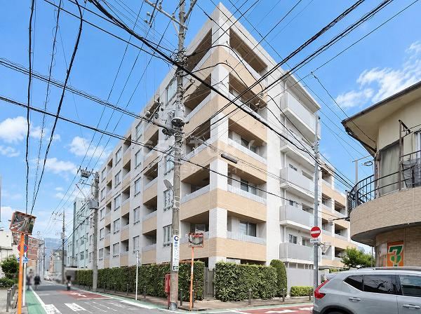 2LDK apartment in Shinagawa Ward, Tokyo - Photo 1