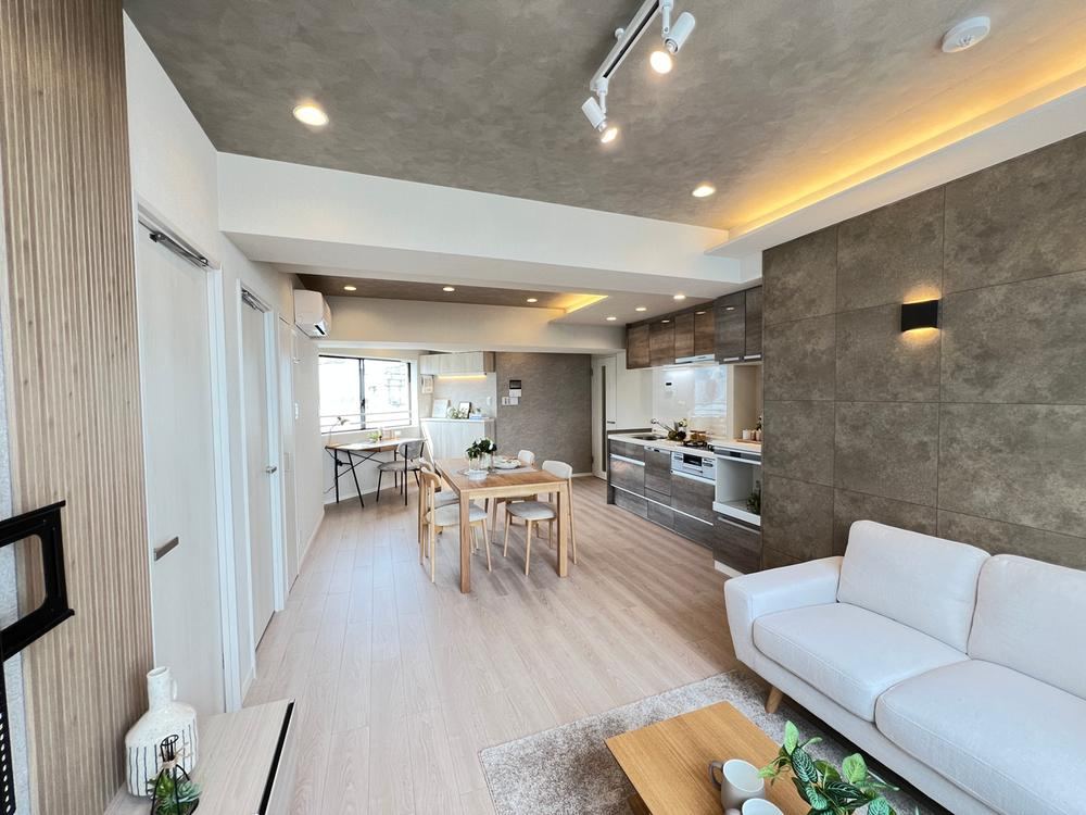 2LDK apartment in Shinjuku Ward, Tokyo - Photo 1