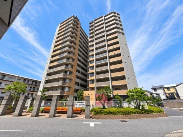 1LDK+S apartment in Yodogawa Ward, Osaka - Photo 1