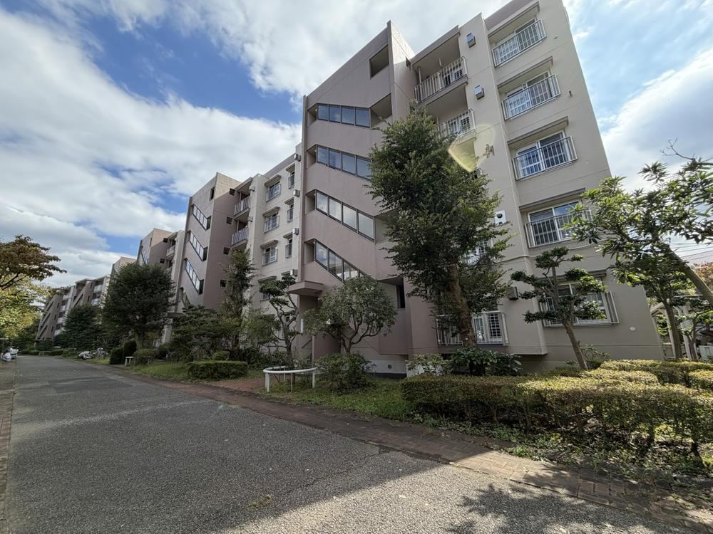 3LDK apartment in Midori Ward, Saitama - Photo 1
