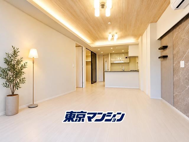 2LDK apartment in Minato Ward, Tokyo - Photo 1
