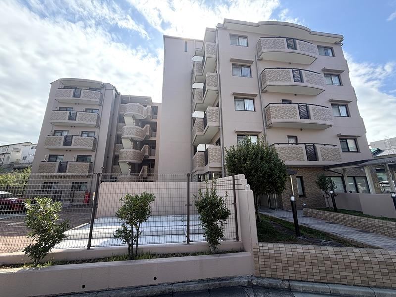 3LDK apartment in Ikoma, Nara - Photo 1