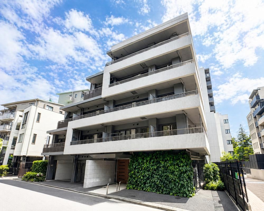 1LDK apartment in Minato Ward, Tokyo - Photo 1