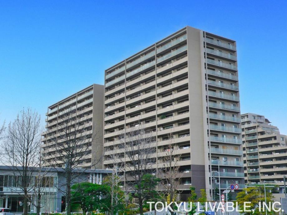 3LDK apartment in Toyonaka, Osaka - Photo 1