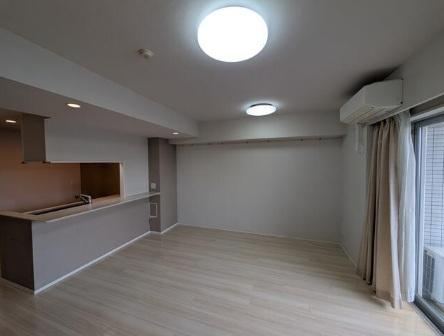 3LDK apartment in Saiwai Ward, Kawasaki, Kanagawa - Photo 1