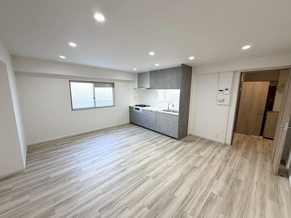 2LDK apartment in Toyonaka, Osaka - Photo 1