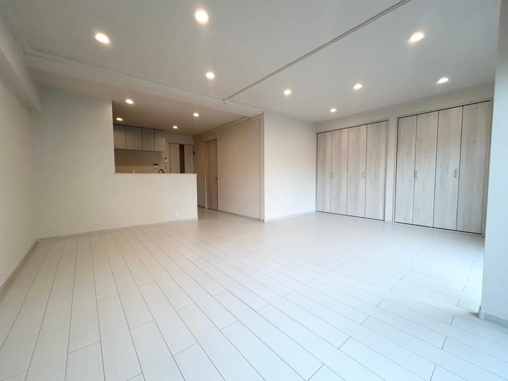 2LDK apartment in Toyonaka, Osaka - Photo 1