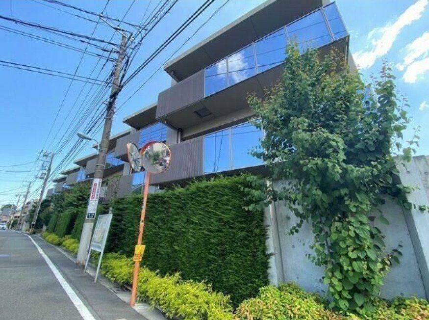 2LDK apartment in Meguro Ward, Tokyo - Photo 1