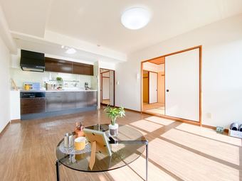 4LDK apartment in Higashi Ward