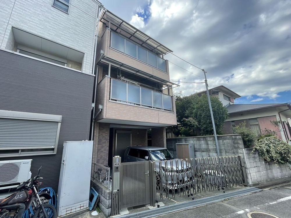 4LDK house in Higashiosaka, Osaka - Photo 1