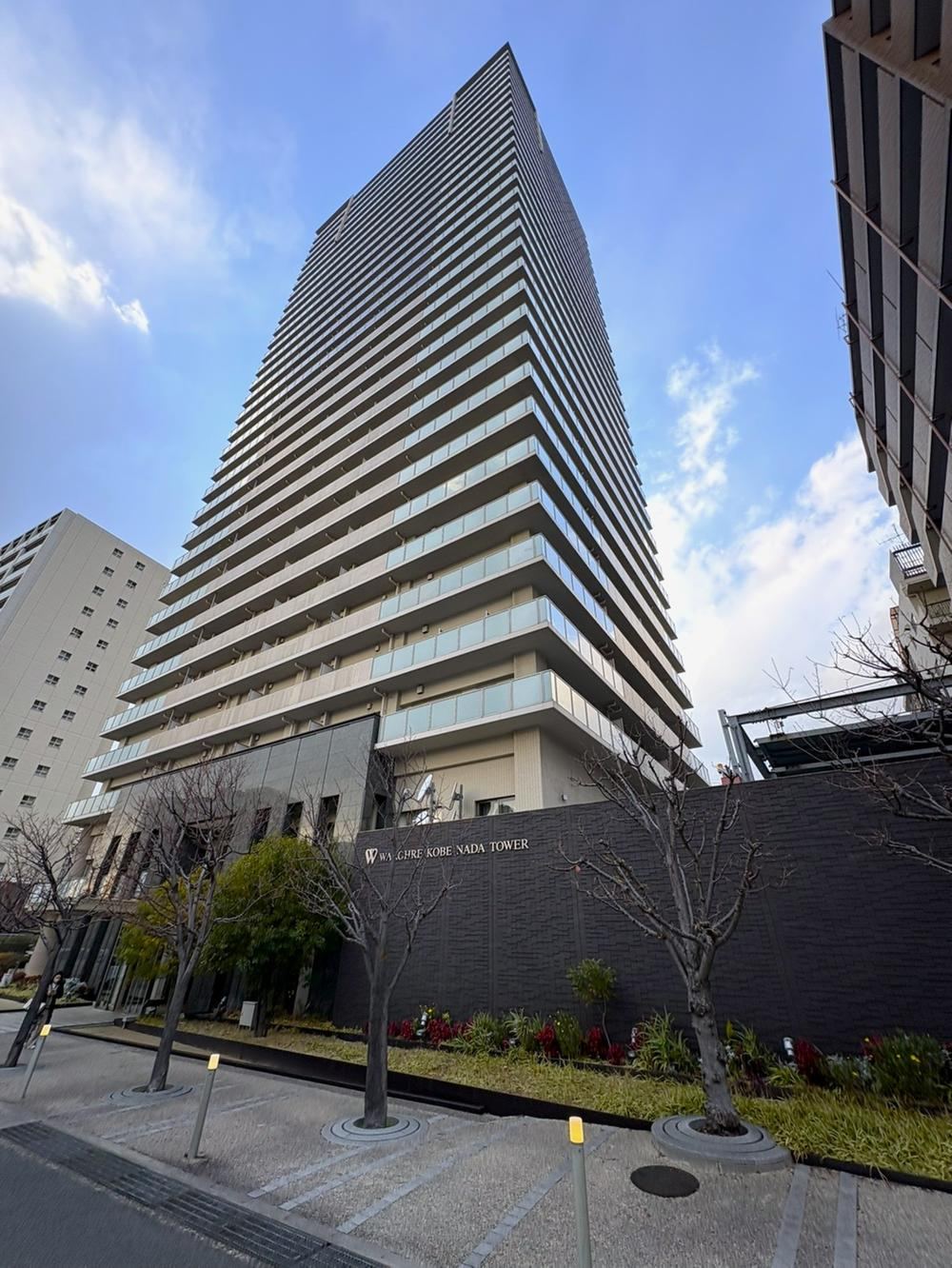 3LDK apartment in Nada Ward, Kobe, Hyogo - Photo 1