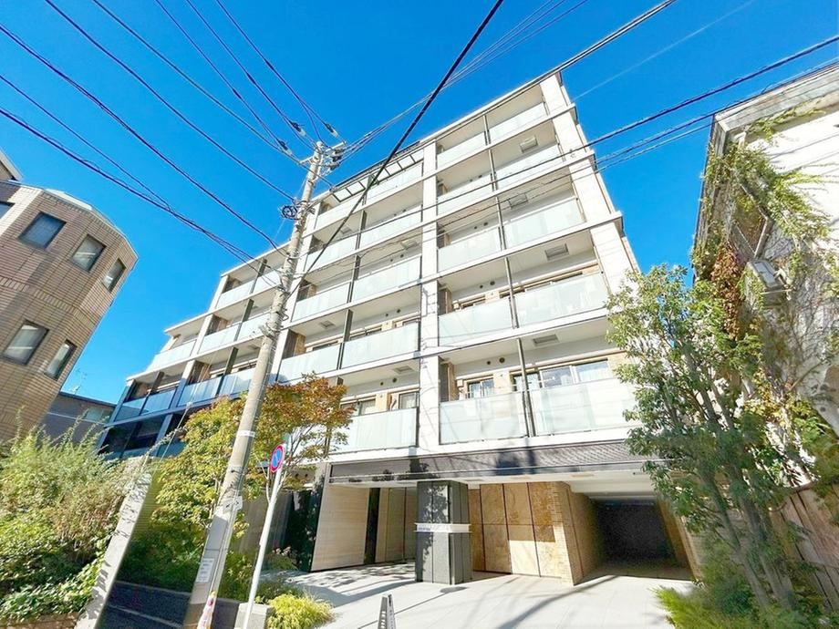 3LDK apartment in Shibuya Ward, Tokyo - Photo 1