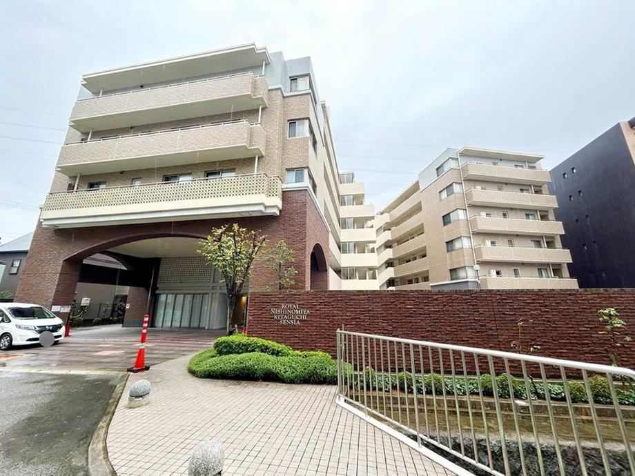 3LDK apartment in Nishinomiya, Hyogo - Photo 1