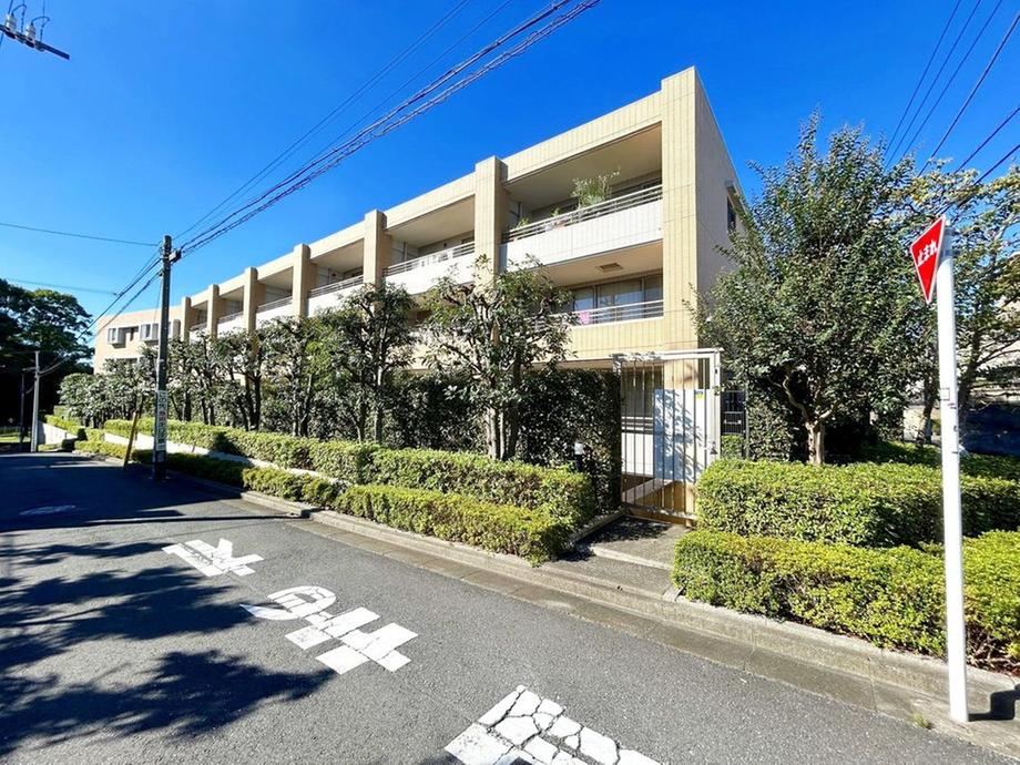 2LDK+S apartment in Suginami Ward, Tokyo - Photo 1