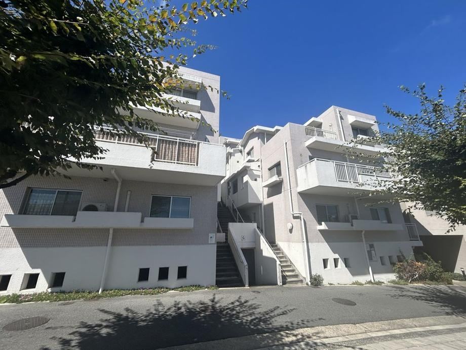 4LDK apartment in Mino, Osaka - Photo 1