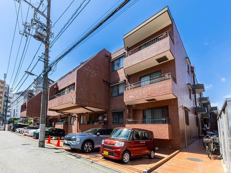 3LDK apartment in Shinjuku Ward, Tokyo - Photo 1
