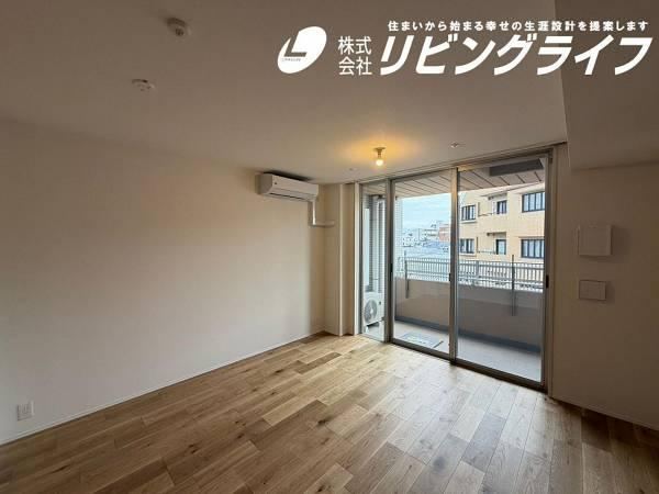 2LDK+S apartment in Shinagawa Ward, Tokyo - Photo 1
