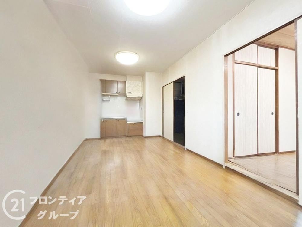 4LDK apartment in Takatsuki, Osaka - Photo 1