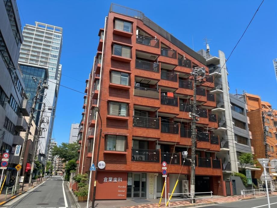 2LDK apartment in Minato Ward, Tokyo - Photo 1
