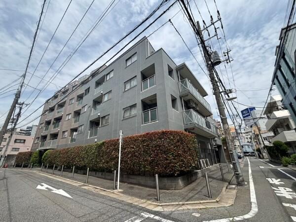 2LDK apartment in Shinagawa Ward, Tokyo - Photo 1