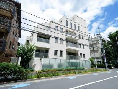 2LDK apartment in Minato Ward, Tokyo - Photo 1
