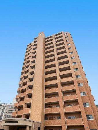 4LDK apartment in Higashi Ward