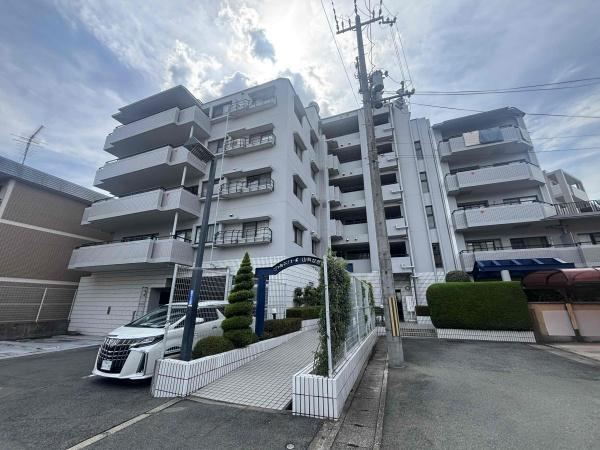 2DK apartment in Yamashina Ward, Kyoto - Photo 1