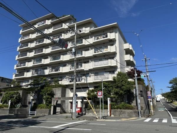 3LDK apartment in Suma Ward, Kobe, Hyogo - Photo 1
