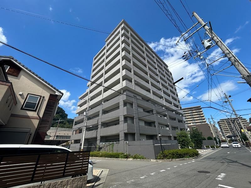 3LDK apartment in Takatsuki, Osaka - Photo 1