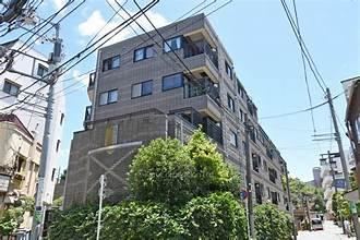 3LDK apartment in Shibuya Ward, Tokyo - Photo 1