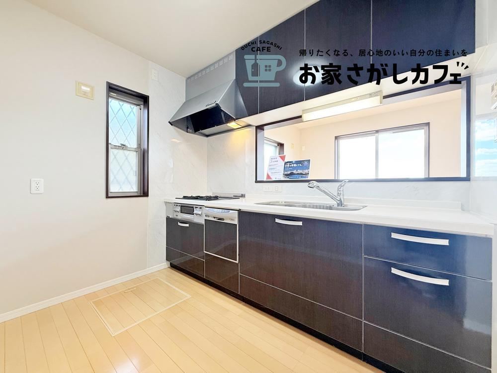 4LDK house in Higashinada Ward, Kobe, Hyogo - Photo 1