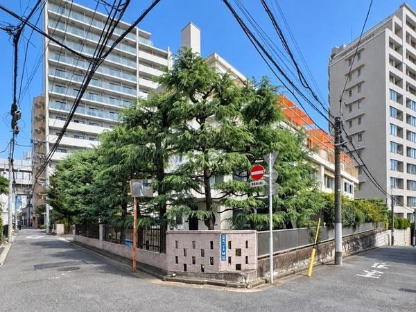 2LDK apartment in Shibuya Ward, Tokyo - Photo 1