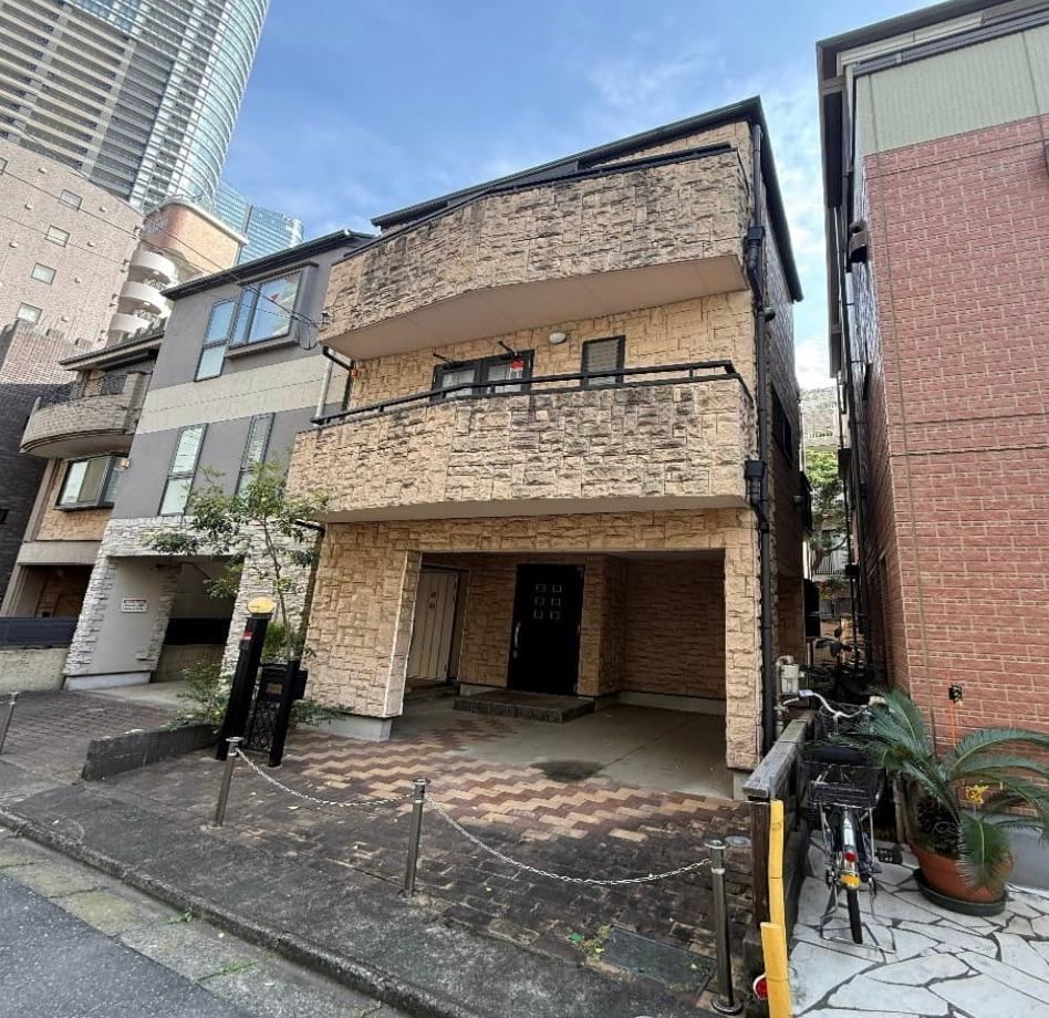 4LDK house in Minato Ward, Tokyo - Photo 1