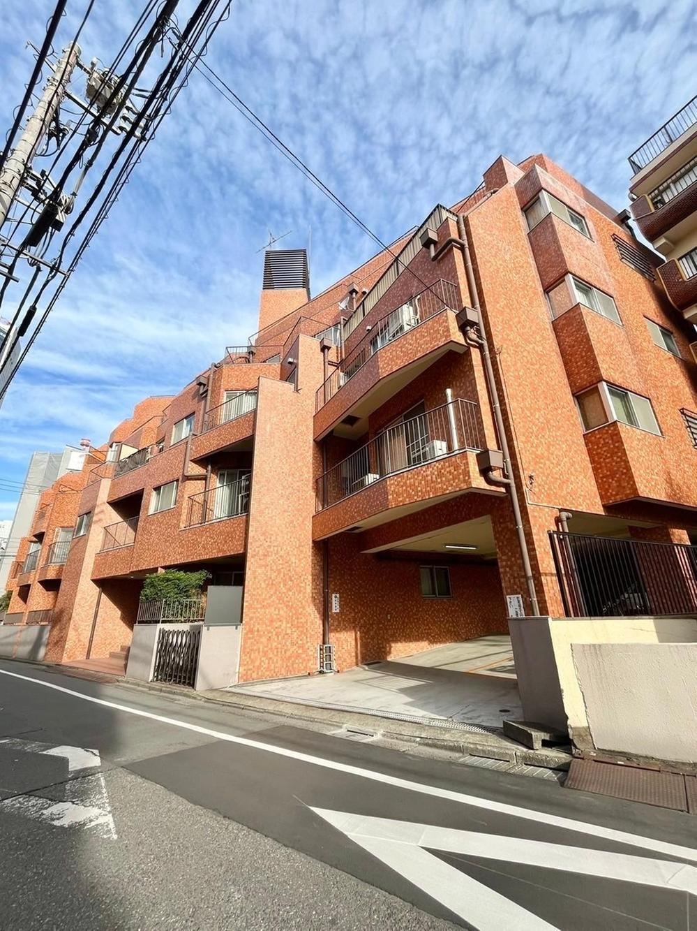 1LDK apartment in Shibuya Ward, Tokyo - Photo 1