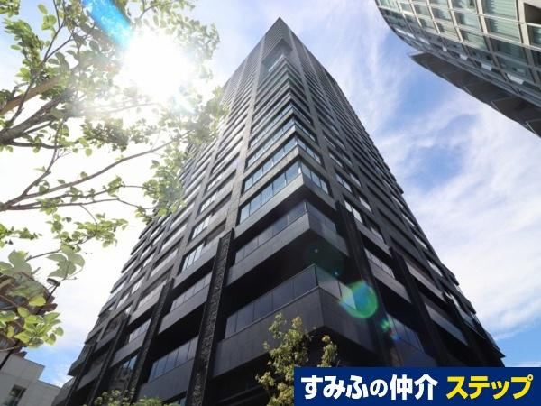 2LDK apartment in Minato Ward, Tokyo - Photo 1