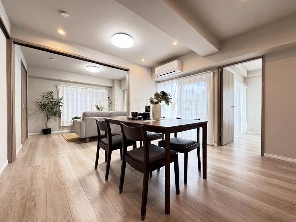 2LDK apartment in Shinjuku Ward, Tokyo - Photo 1