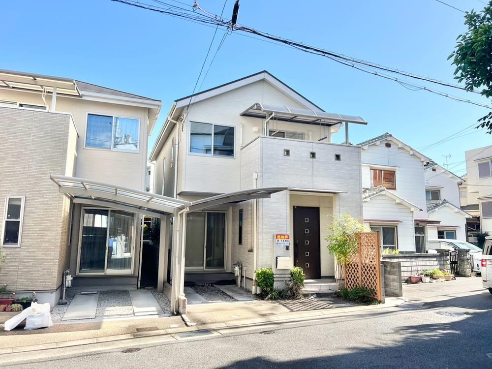 4LDK house in Hirakata, Osaka - Photo 1