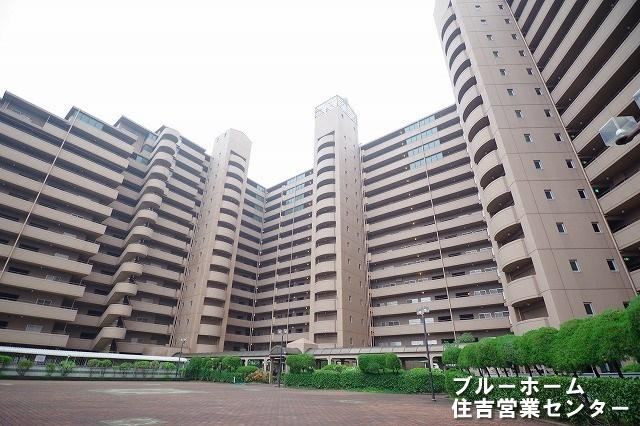 3LDK apartment in Sakai Ward, Sakai, Osaka - Photo 1