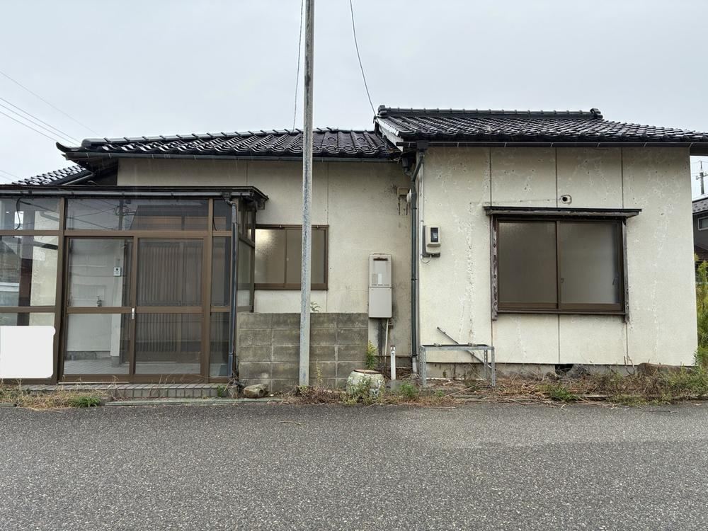 3LDK house in Komatsu, Ishikawa - Photo 1