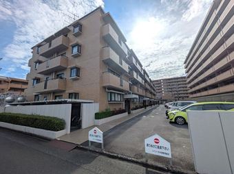 3LDK apartment in Suruga Ward