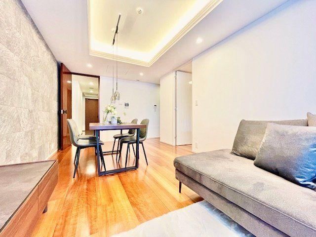 2LDK apartment in Minato Ward, Tokyo - Photo 1