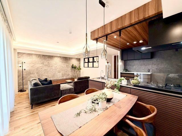 2LDK apartment in Minato Ward, Tokyo - Photo 1