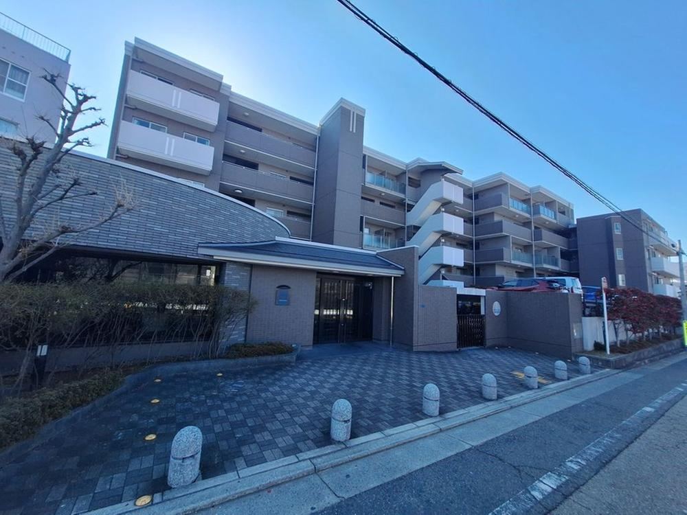 3LDK apartment in Takarazuka, Hyogo - Photo 1