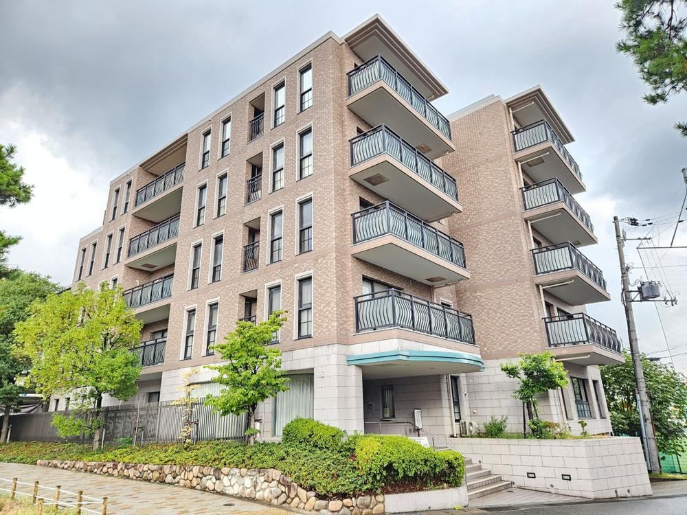 3LDK apartment in Higashinada Ward, Kobe, Hyogo - Photo 1