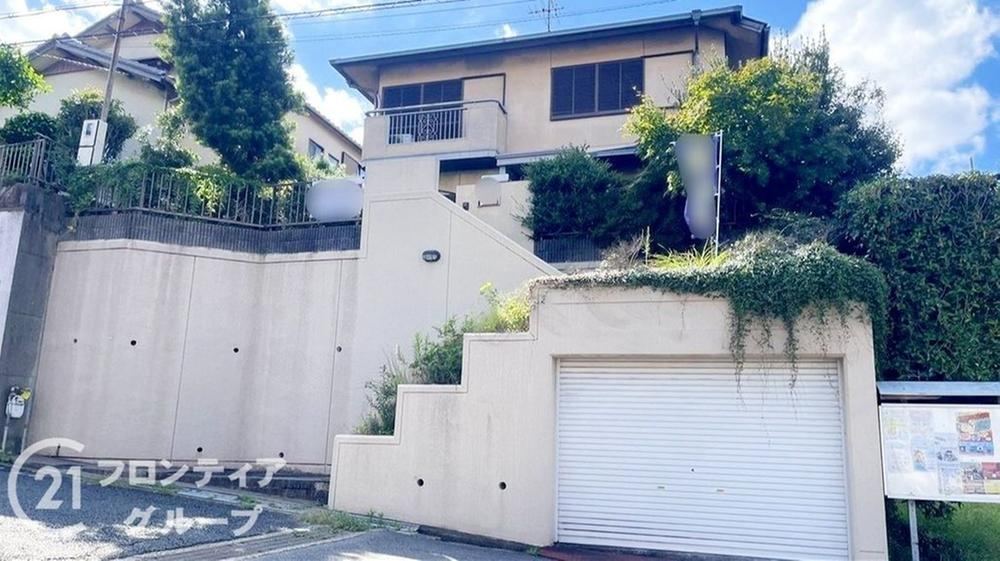 5DK house in Hirakata, Osaka - Photo 1