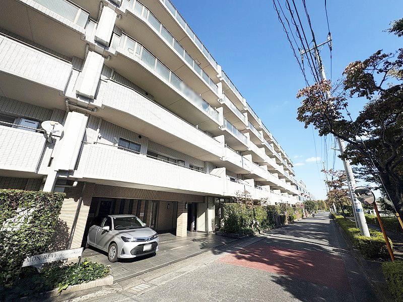 3LDK apartment in Fuchu, Tokyo - Photo 1