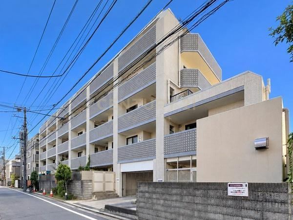 2LDK apartment in Shinjuku Ward, Tokyo - Photo 1